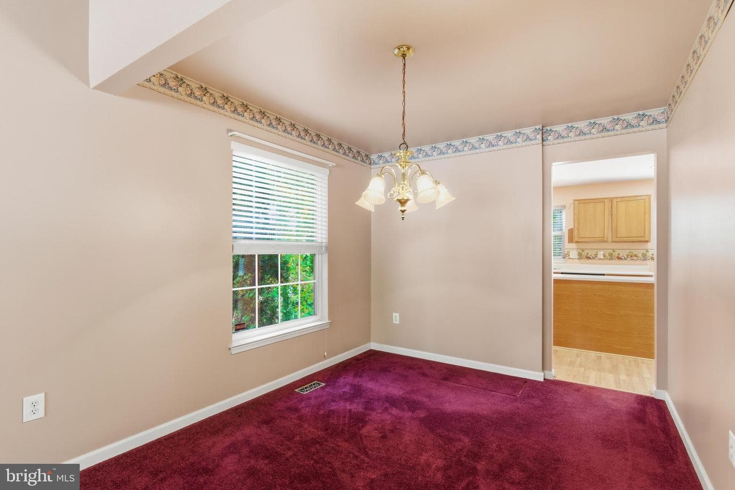 395 Enfield Road photo 8