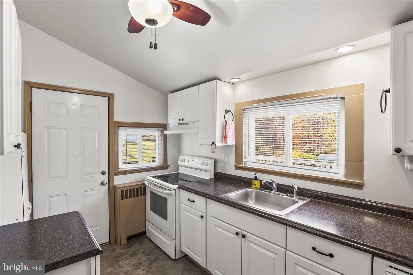 1578 Main Street photo 7