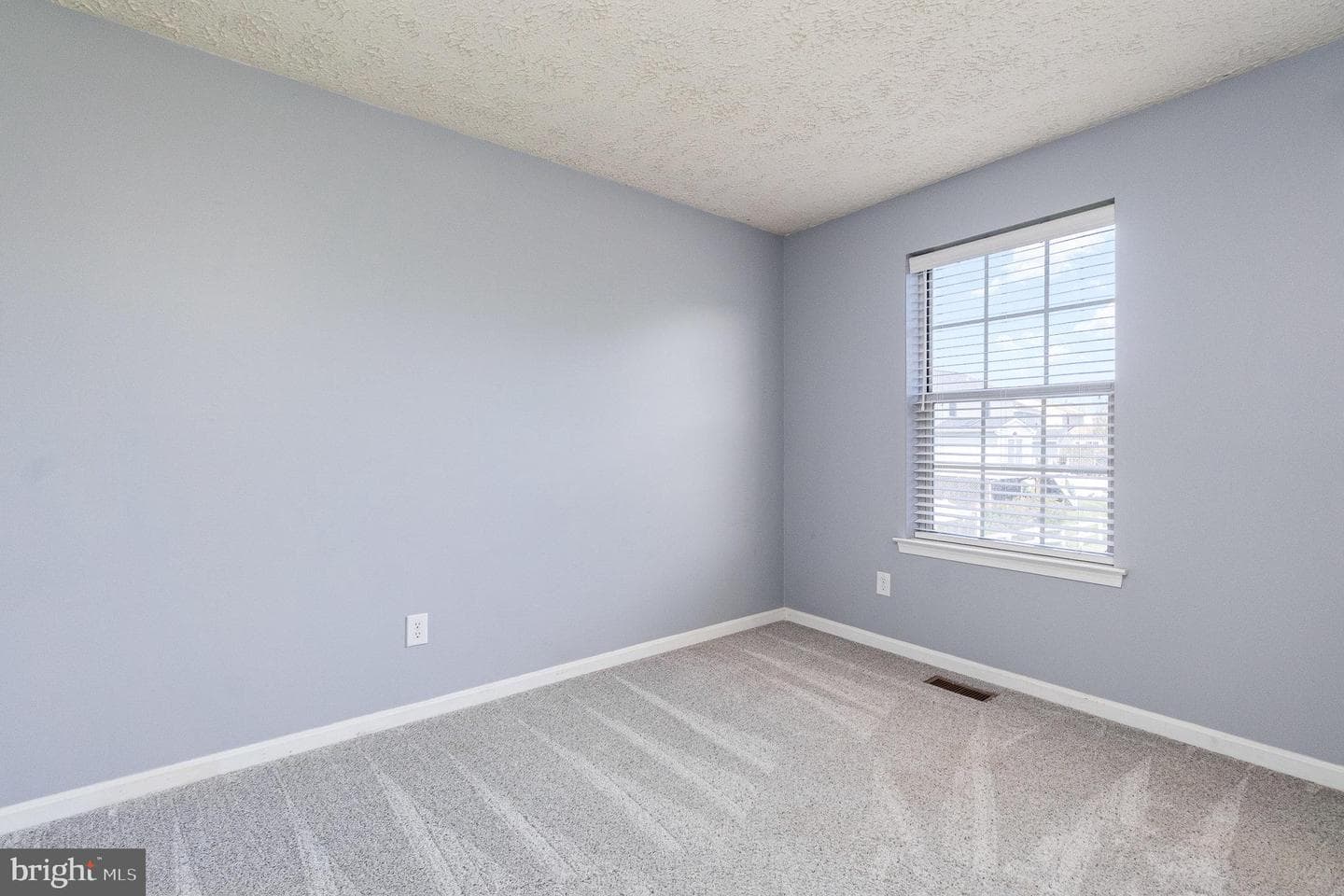 1209 Ashmead Square photo 18