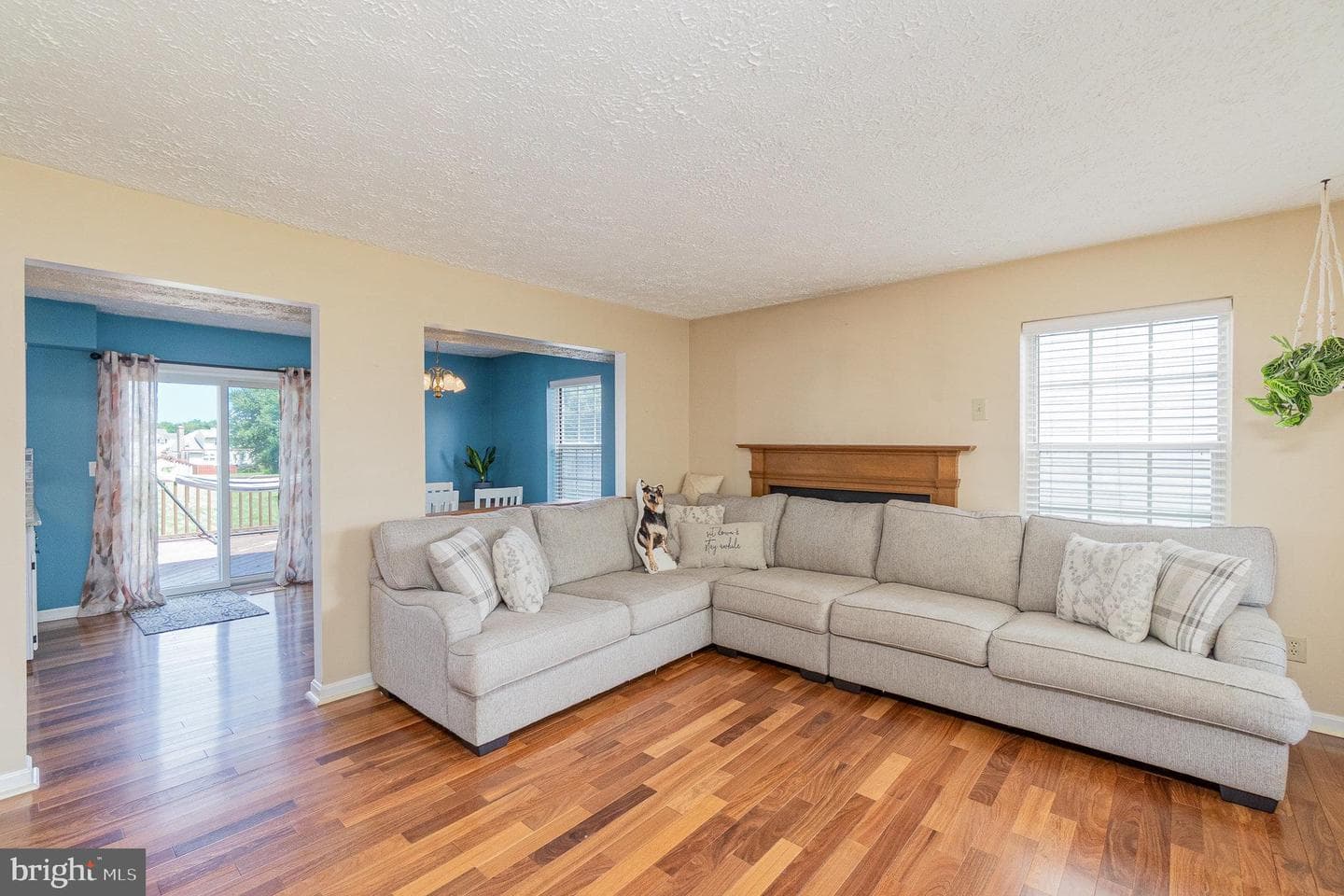 1209 Ashmead Square photo 5