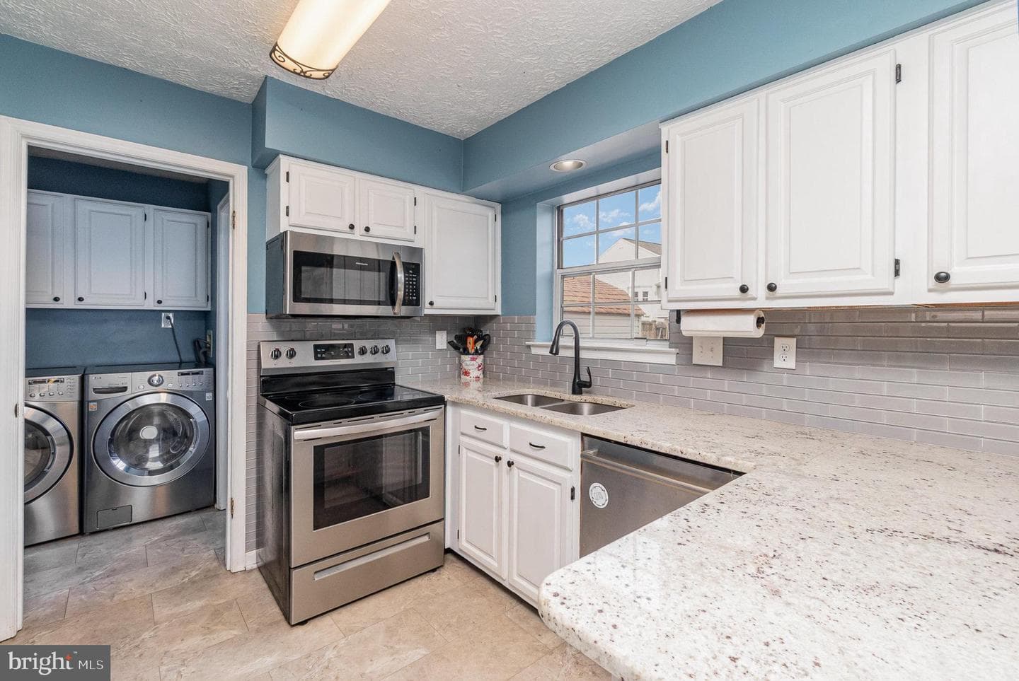 1209 Ashmead Square photo 9