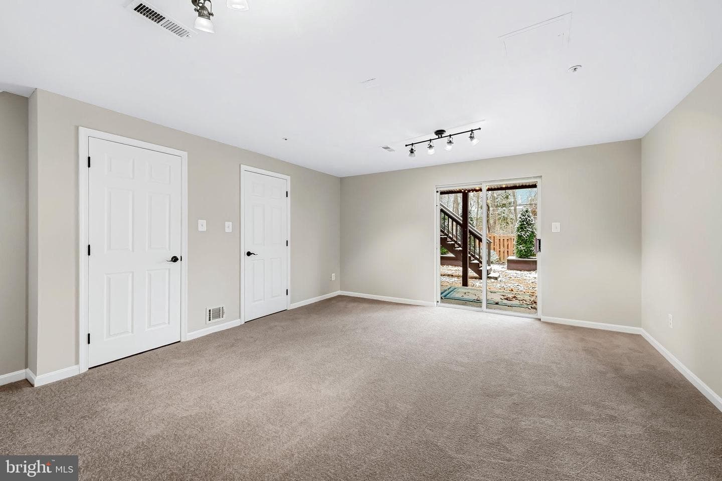 423 Oakton Way photo 32