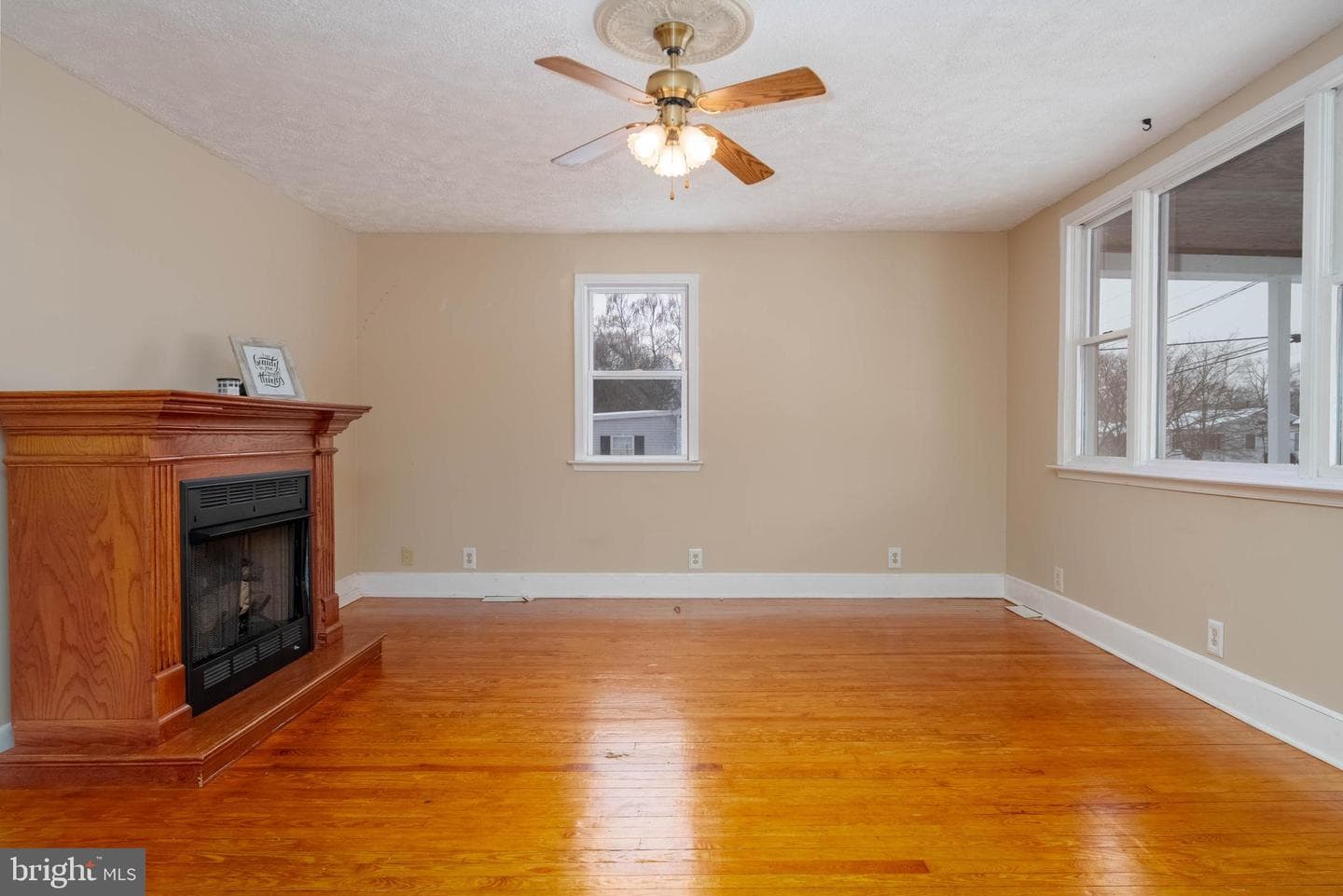 449 S Law Street photo 10