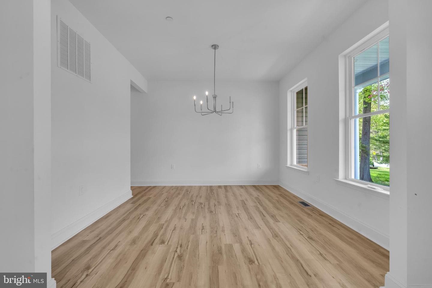 413 Trimble Road photo 9