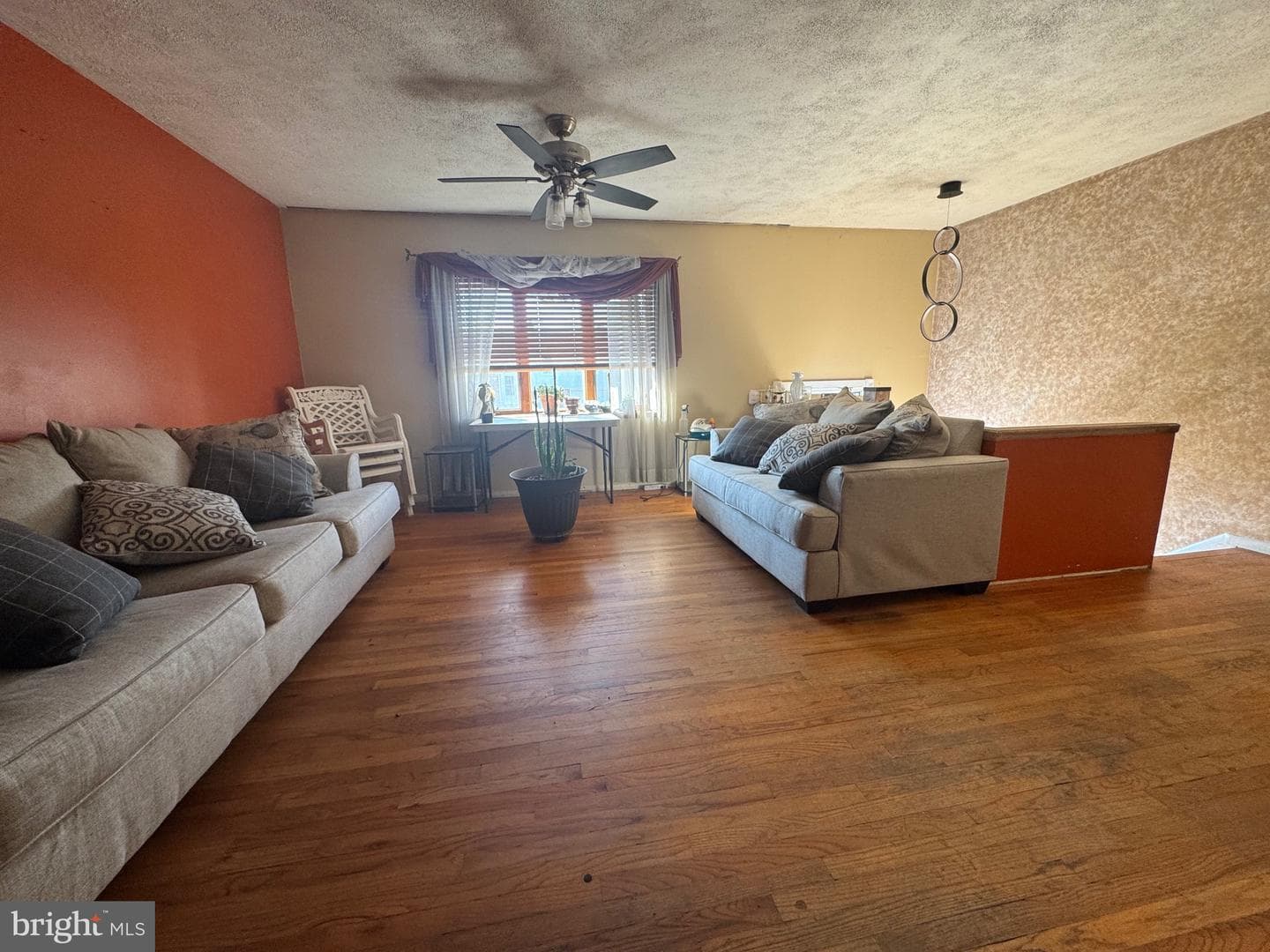 2425 Sycamore Lane photo 3