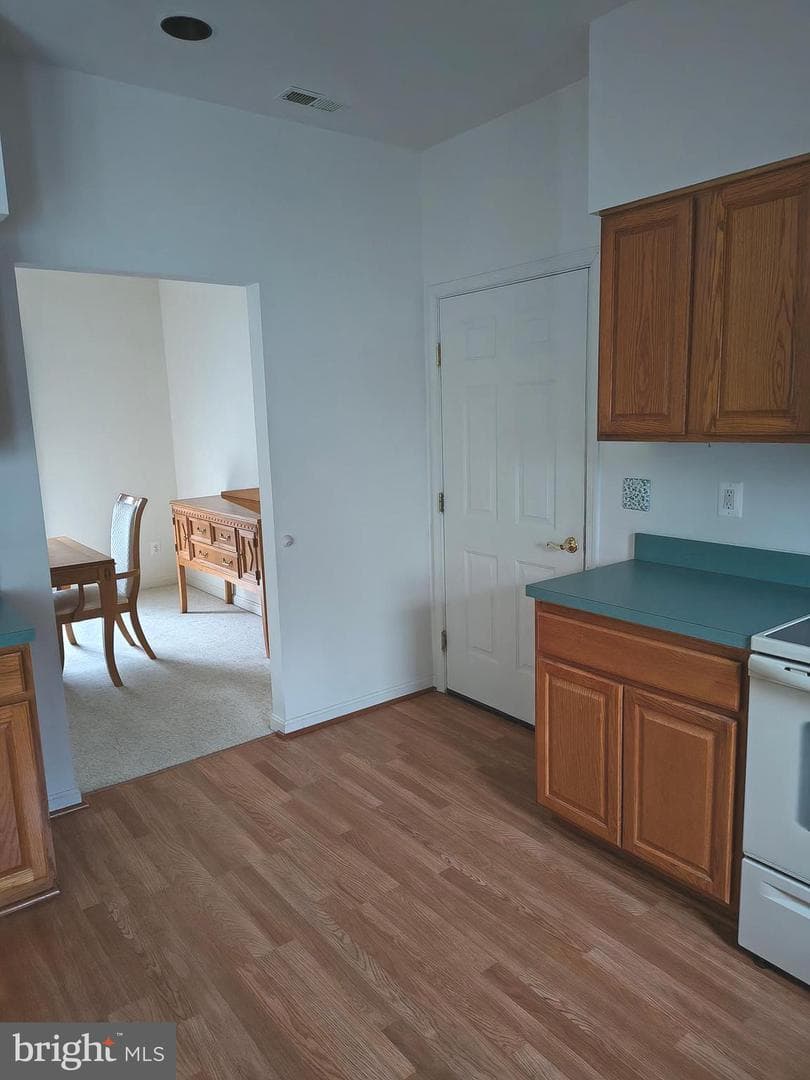 1604 S Tollgate Road photo 12