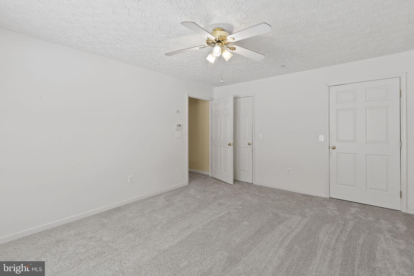 400 Hazelnut Court #d photo 11