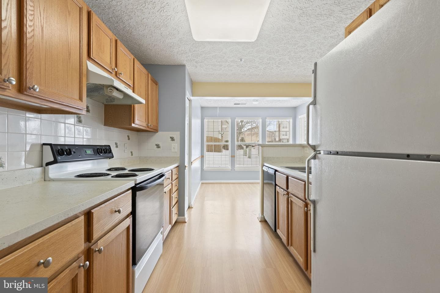 400 Hazelnut Court #d photo 6
