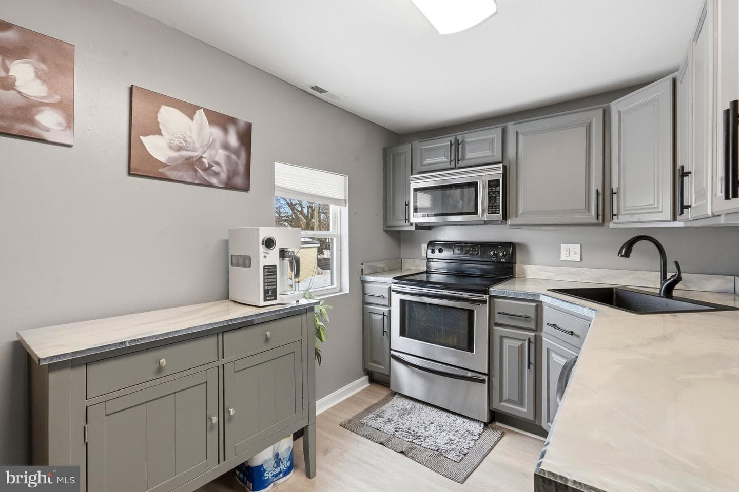 657 Green Street photo 4
