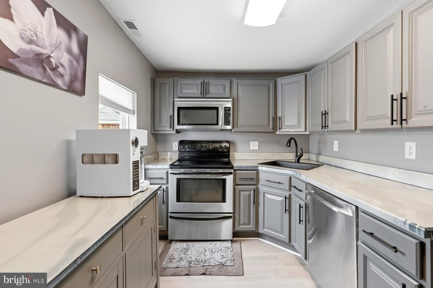 657 Green Street photo 5