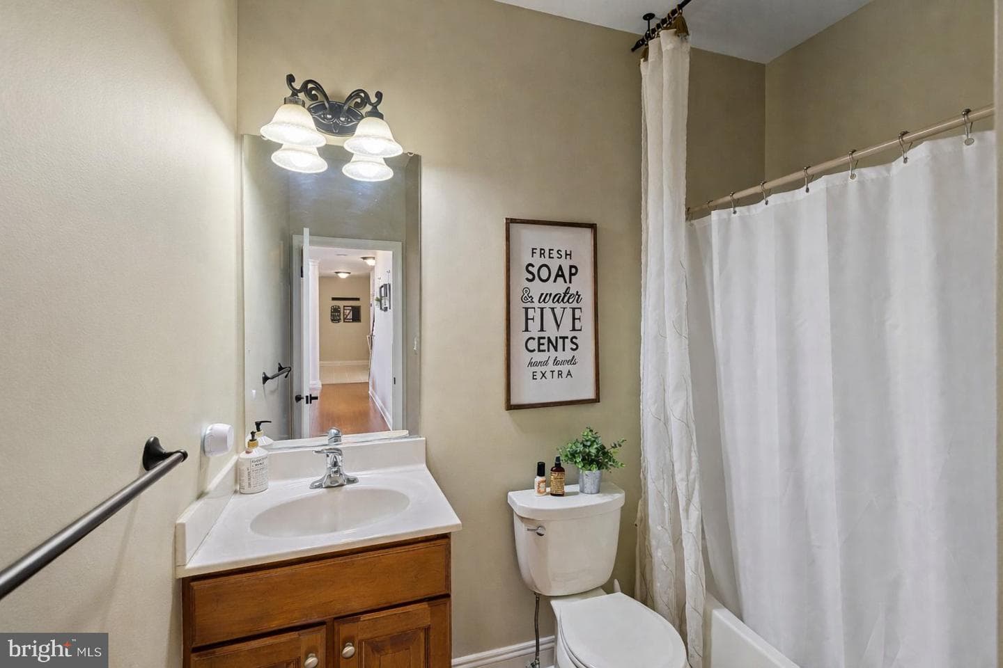 2109 Winstone Court photo 4