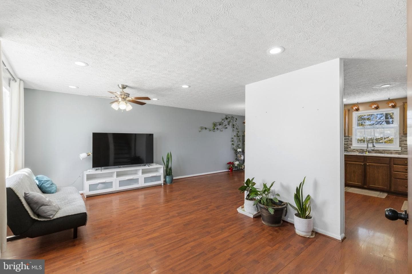 721 Rainbow Court photo 3