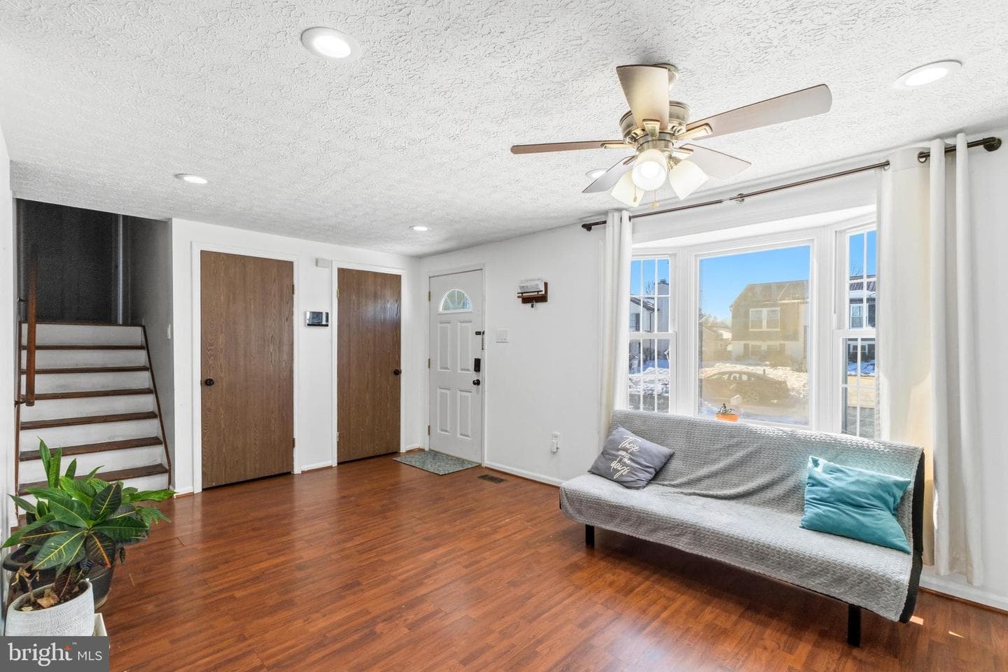 721 Rainbow Court photo 5