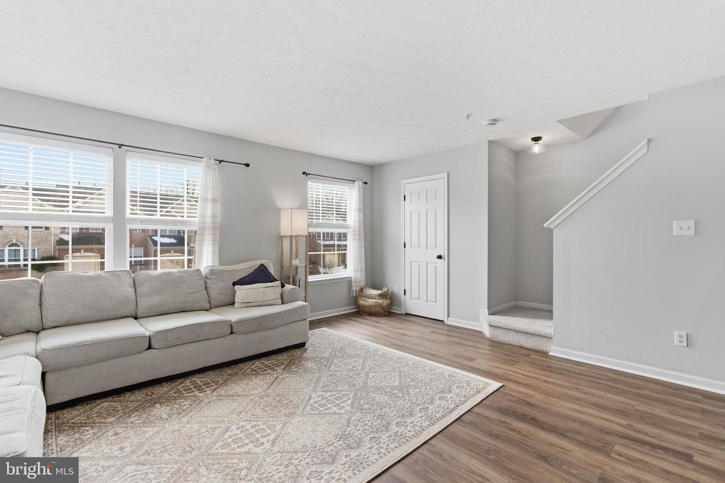 2033 Mardic Drive photo 27