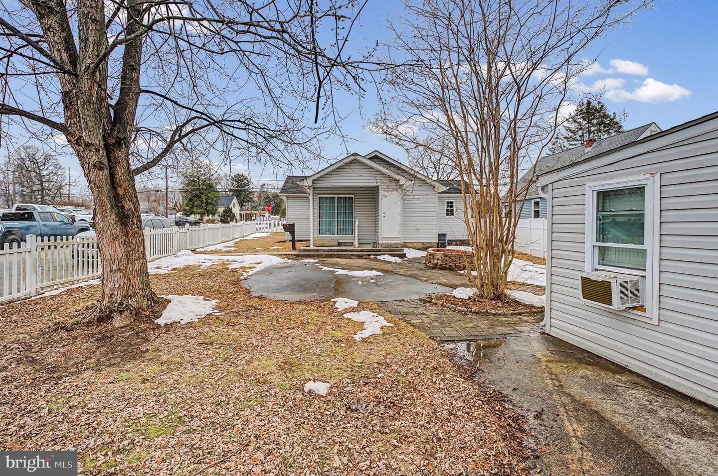 339 Edmund Street photo 8