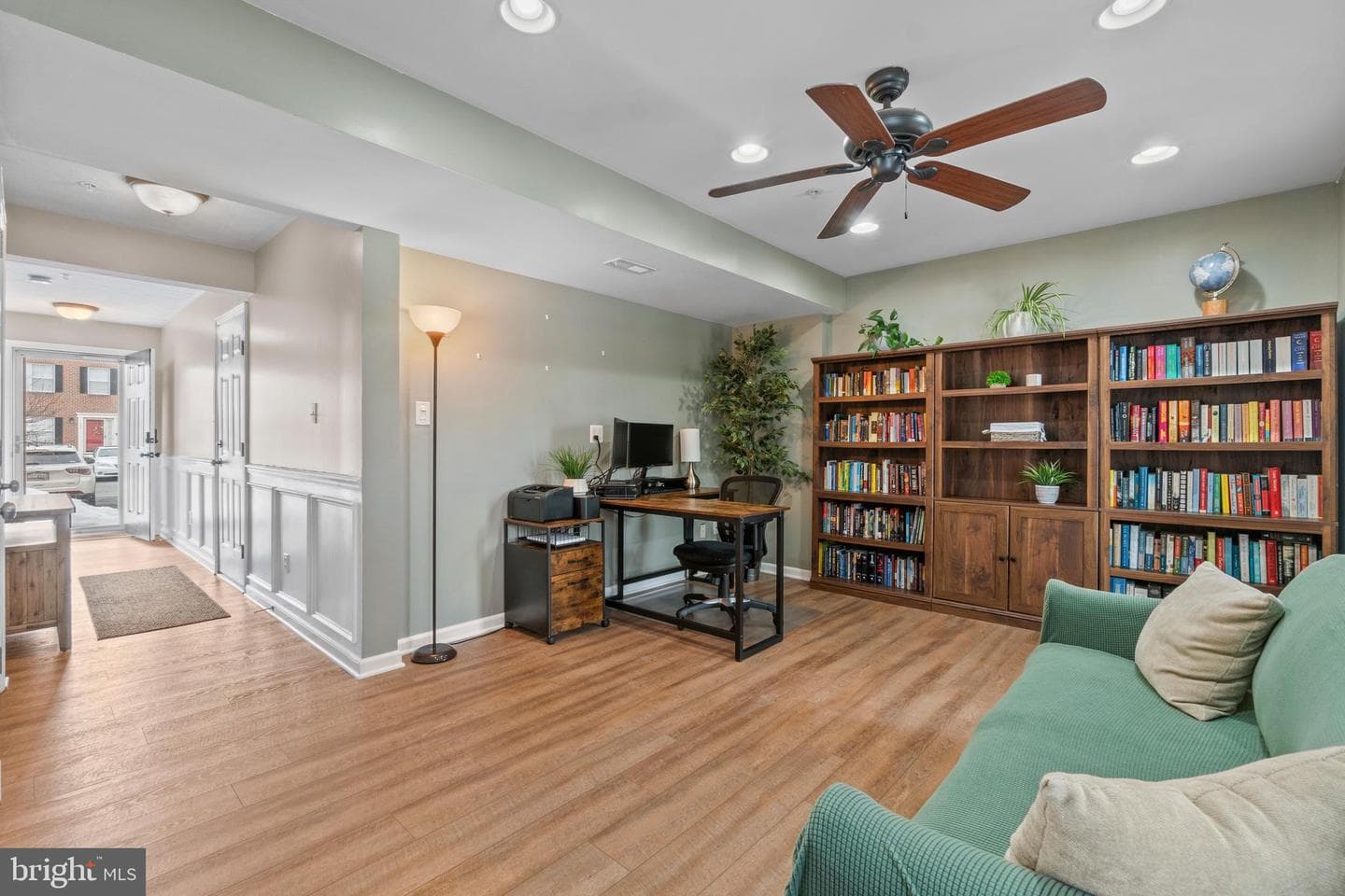305 Esther Drive photo 4
