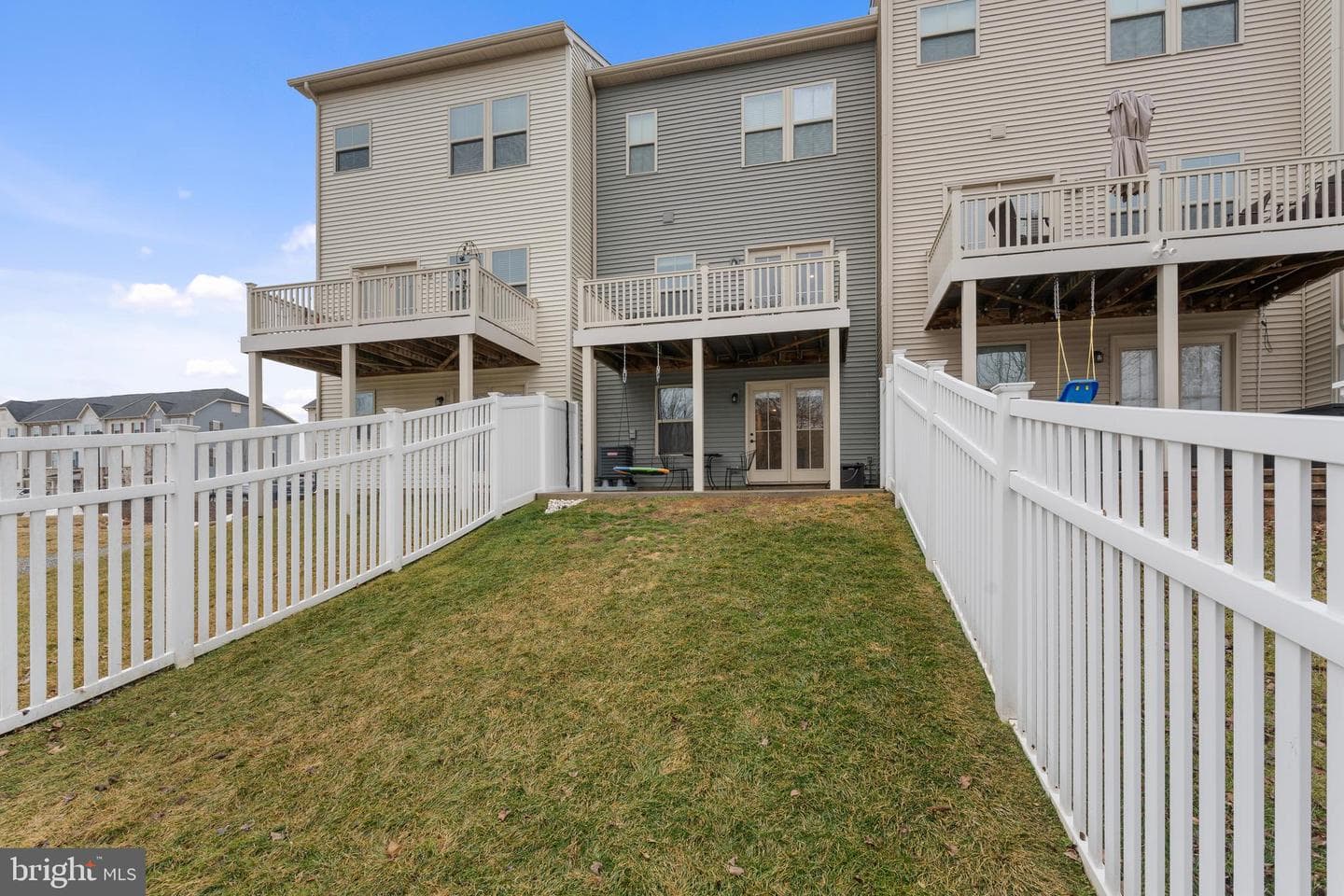939 Dawes Court photo 3