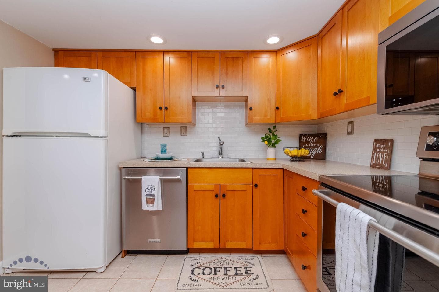 688 Shore photo 13