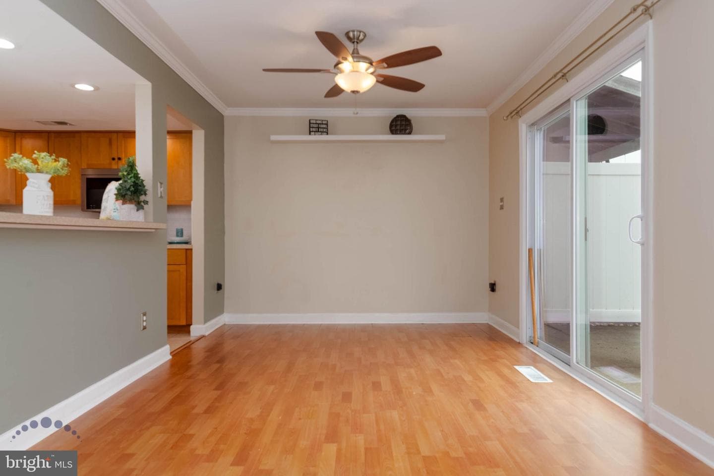 688 Shore photo 18