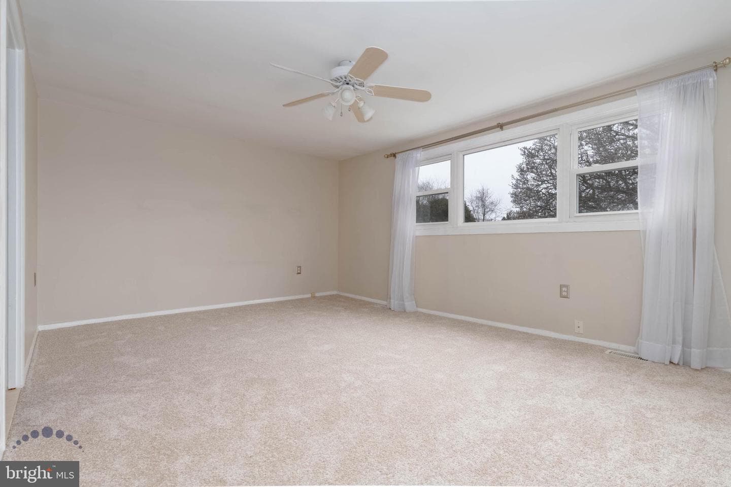 688 Shore photo 29