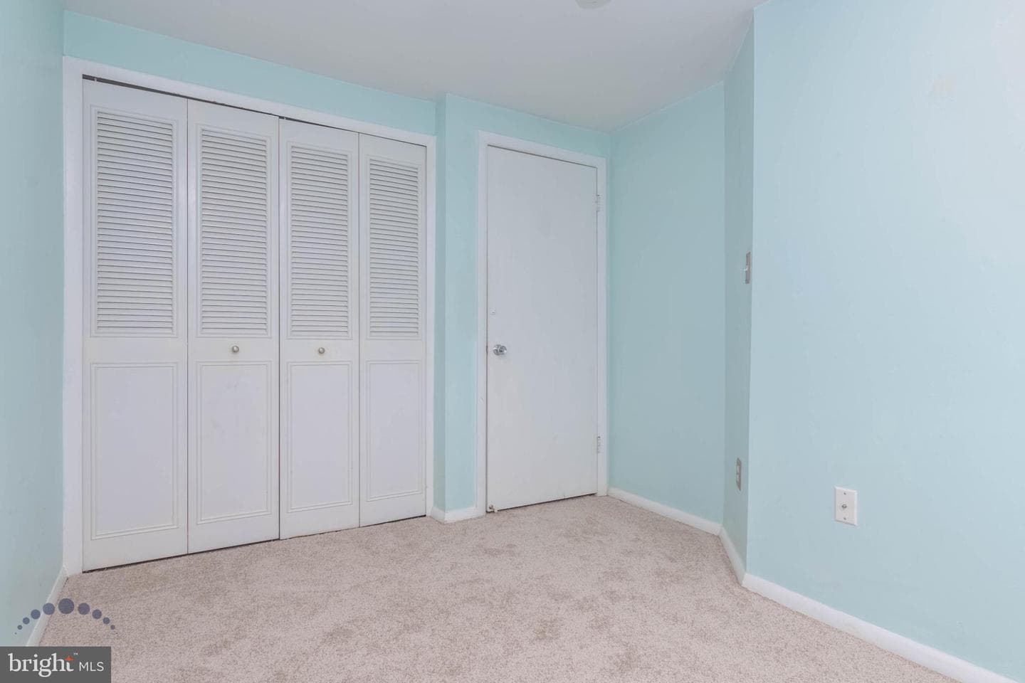 688 Shore photo 38