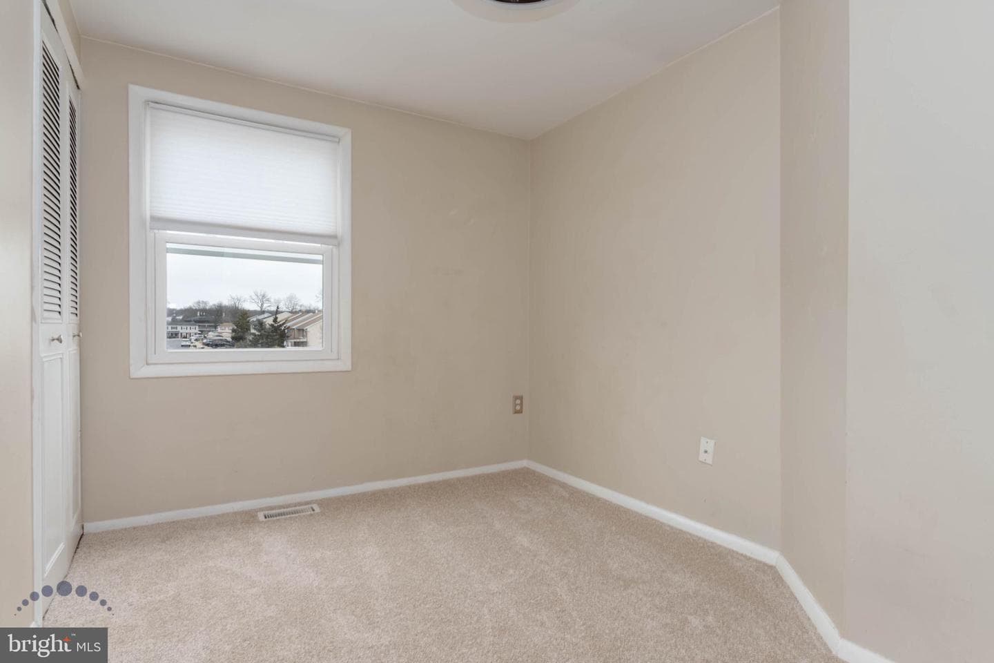 688 Shore photo 42