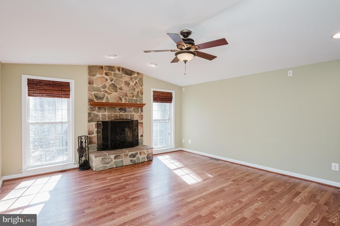 1114 E Viking Court photo 17