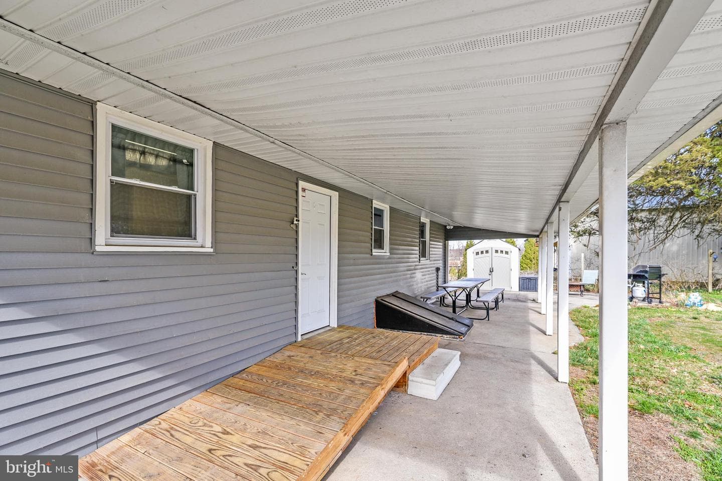 2203 Willoughby Beach Rd photo 26