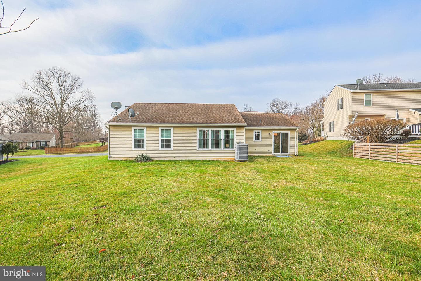 446 Crisfield Drive photo 7