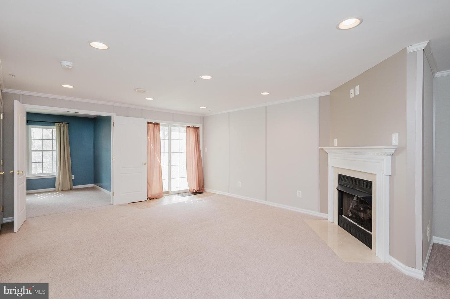 525 Kirkcaldy Way photo 32