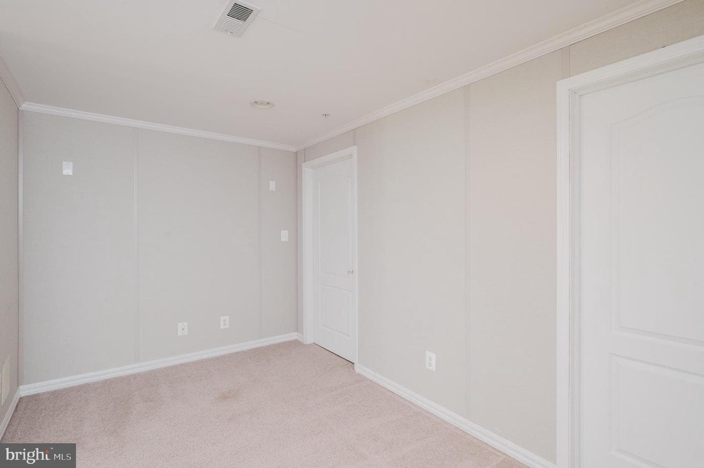 525 Kirkcaldy Way photo 33