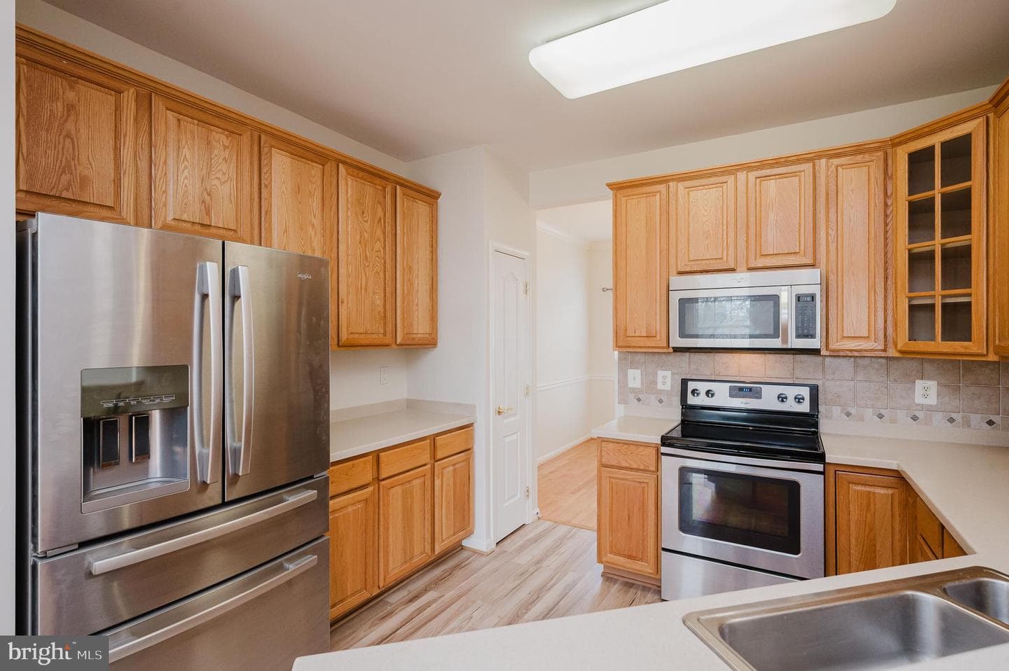 525 Kirkcaldy Way photo 9