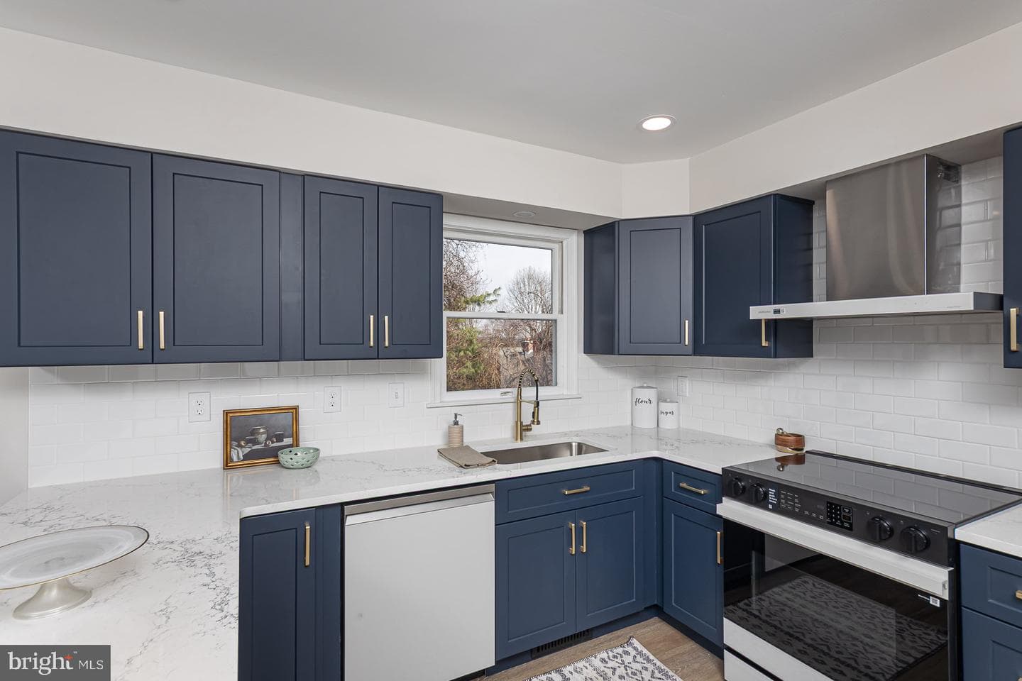 403 Woodridge Court photo 4