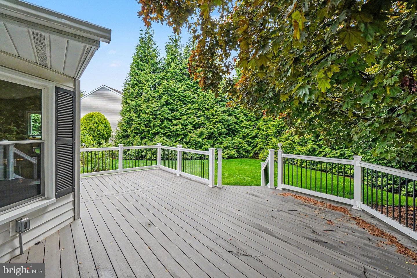 1562 Bentley Circle photo 35