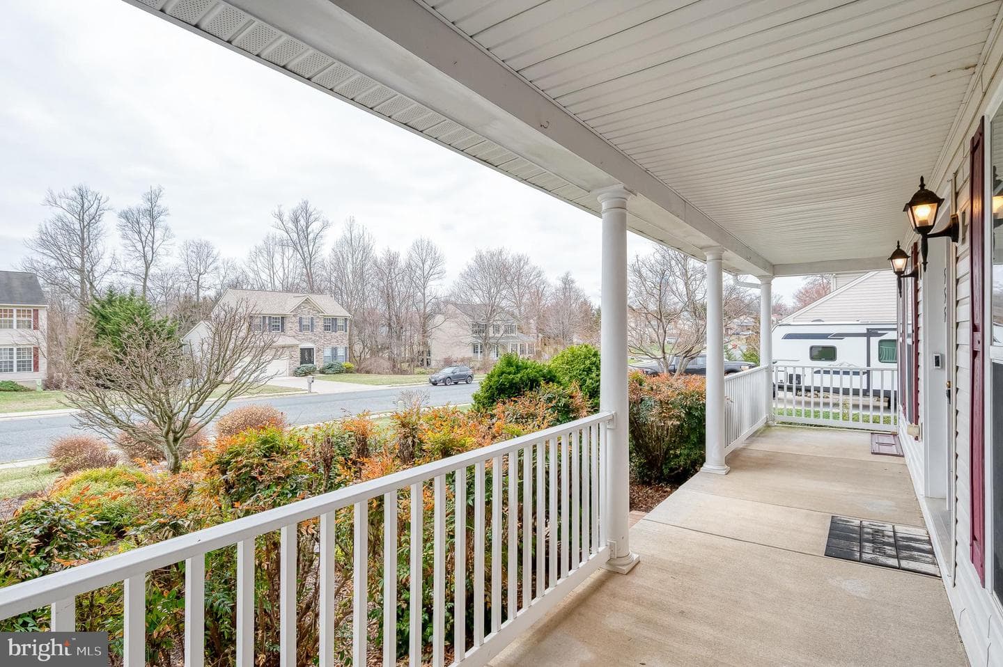 555 Beards Hill Road photo 4