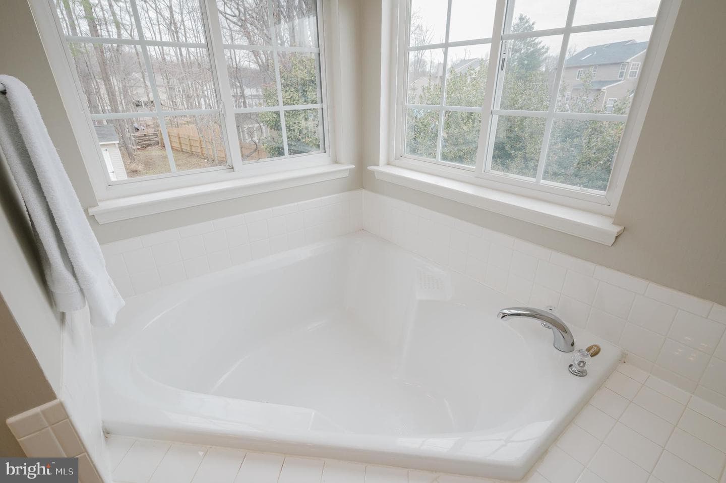 555 Beards Hill Road photo 61