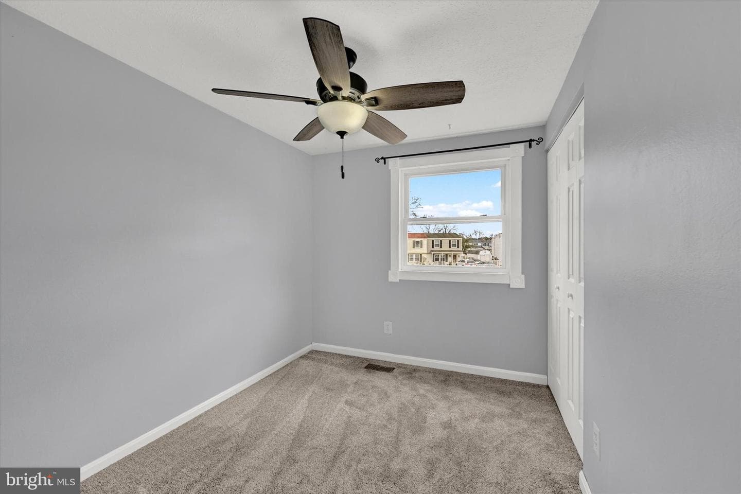 128 Ravenswood Court photo 12
