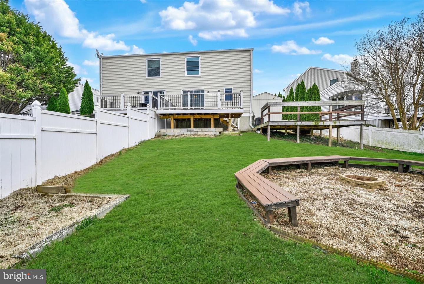 128 Ravenswood Court photo 23