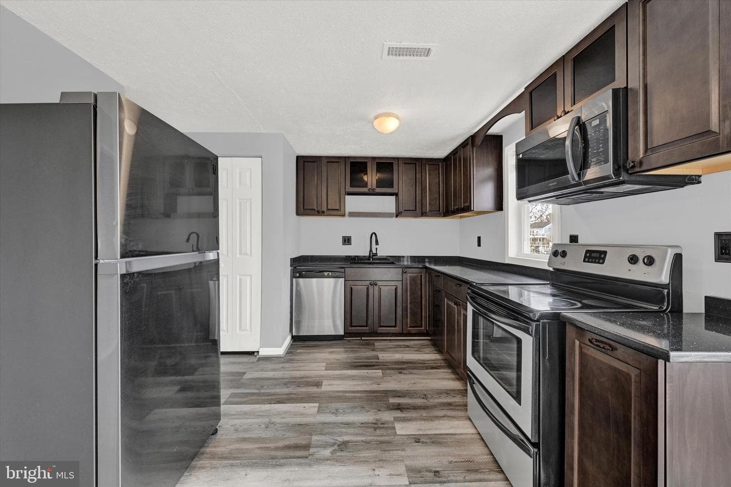 128 Ravenswood Court photo 6