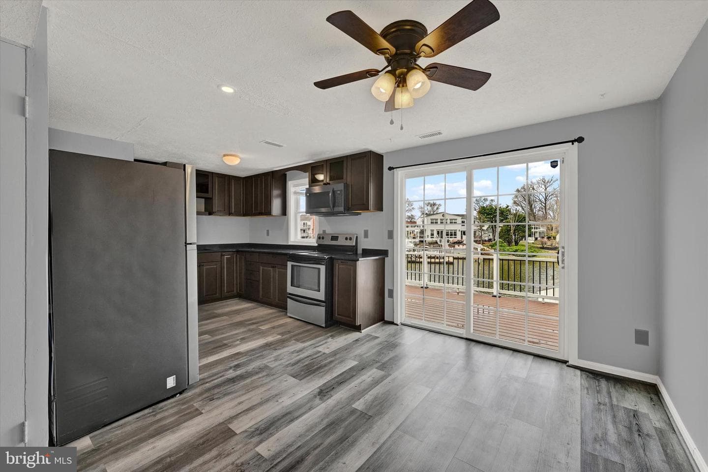 128 Ravenswood Court photo 8
