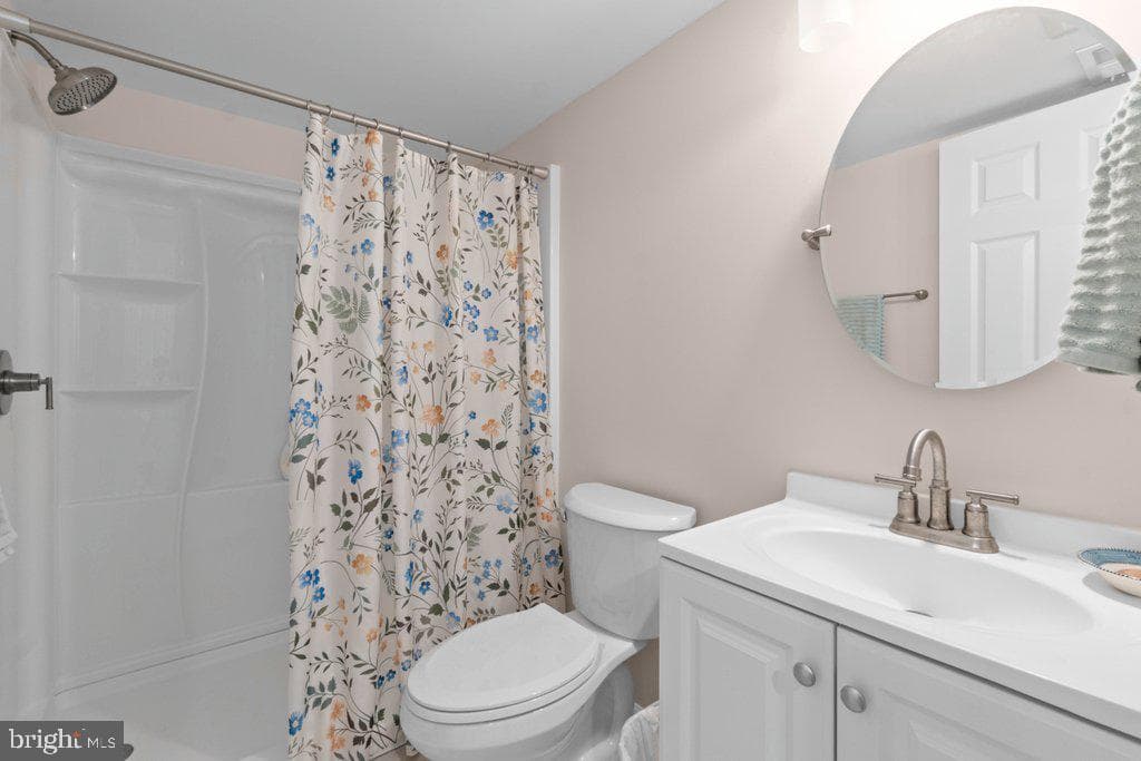 589 Kirkcaldy Way photo 32