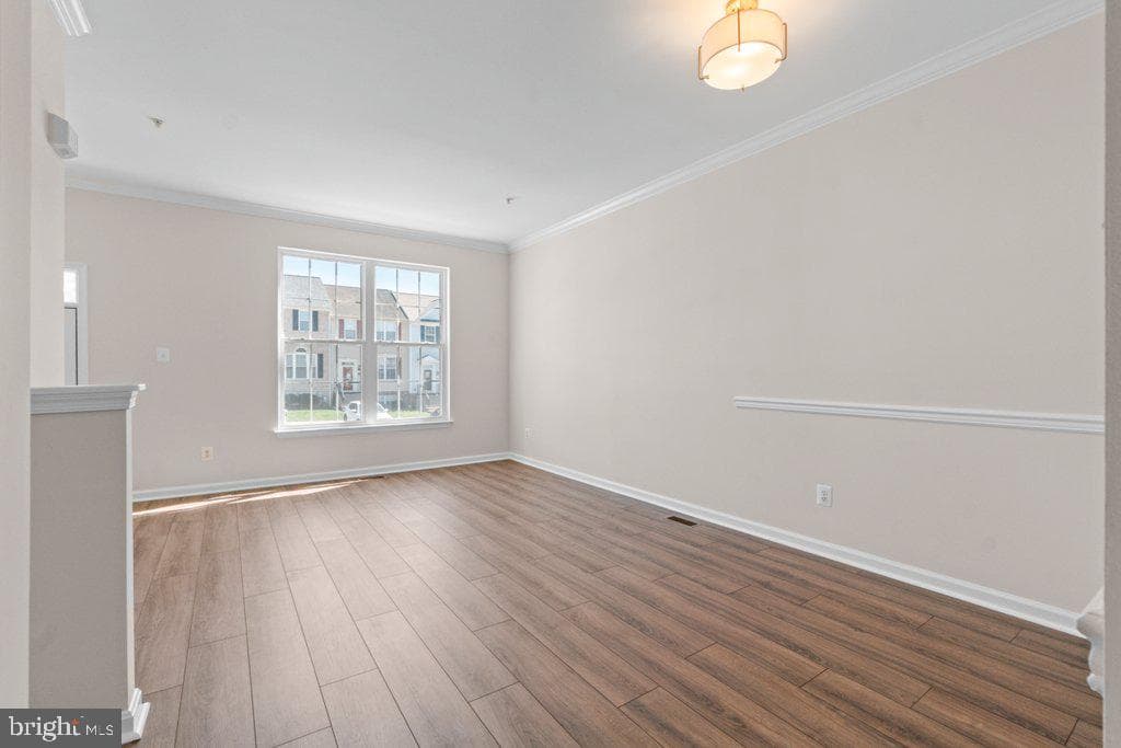 589 Kirkcaldy Way photo 8