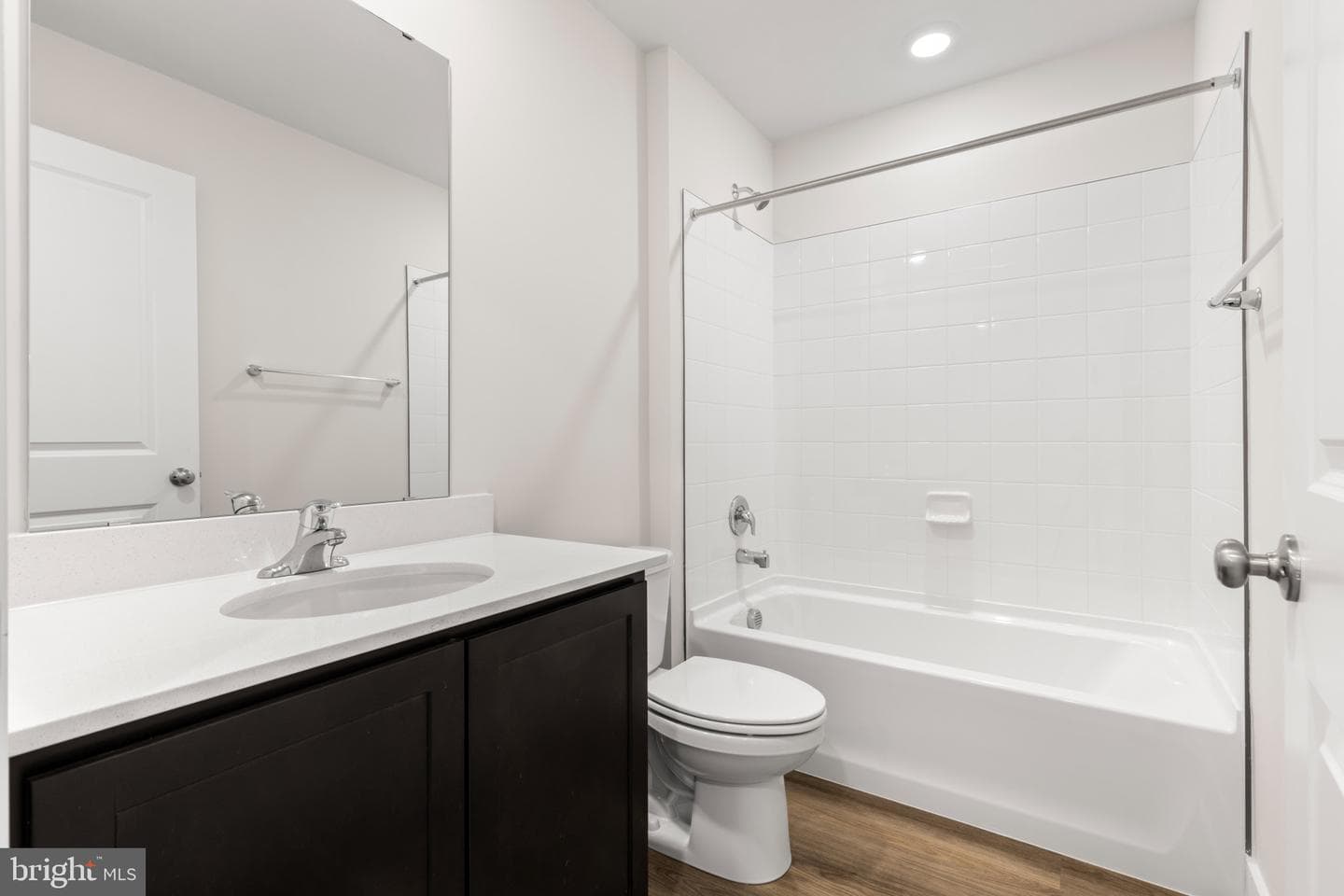 364 Hackley Drive photo 20