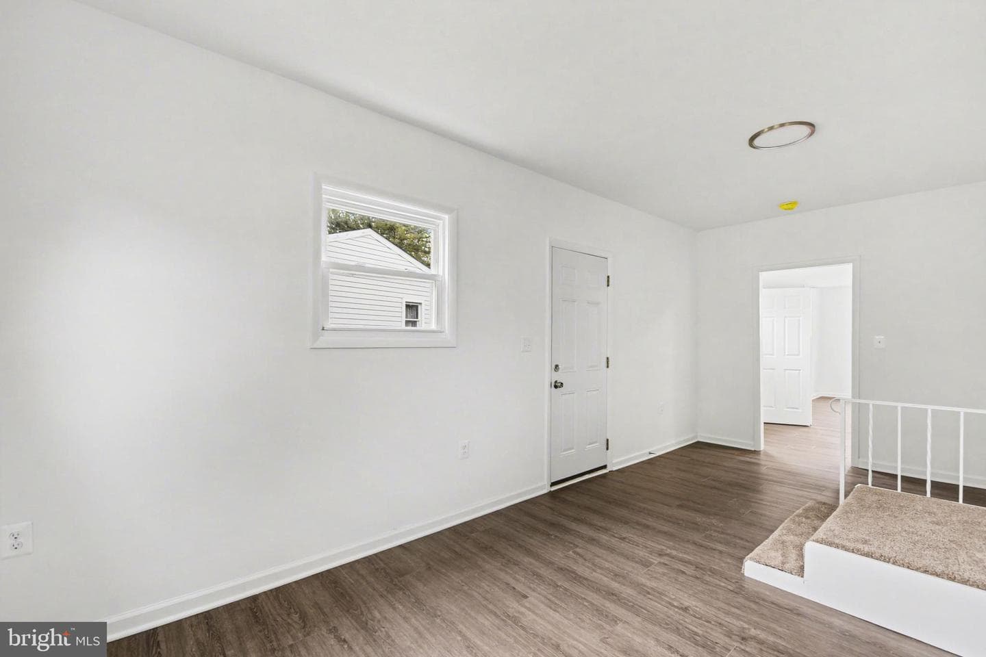 642 Walker Street photo 22