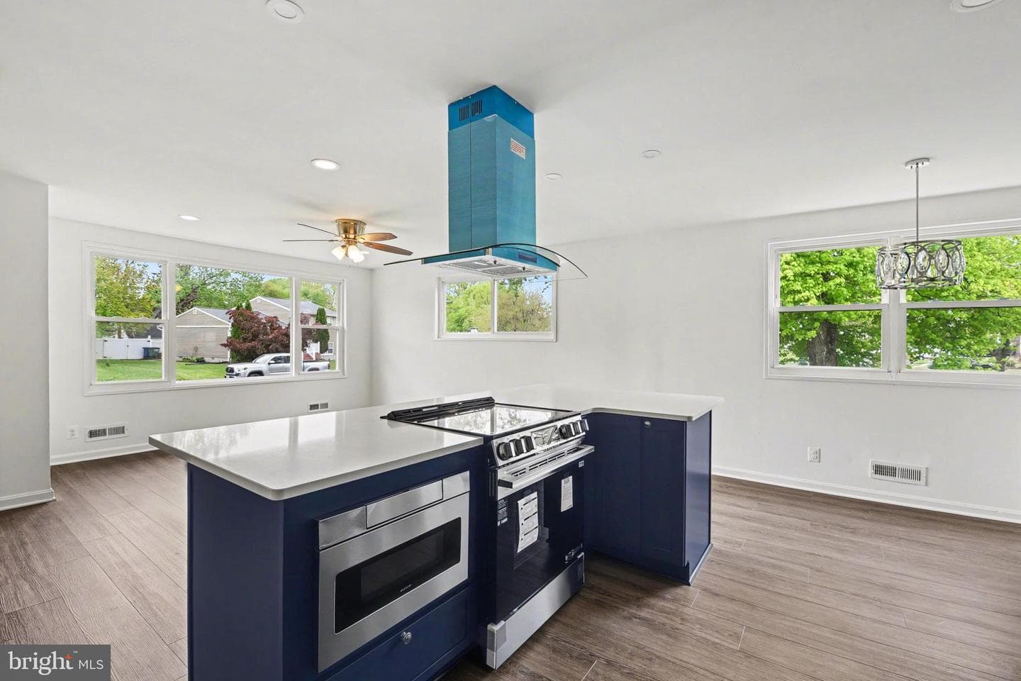 642 Walker Street photo 8