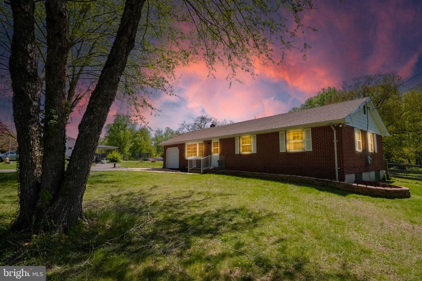 4007 Lee Road photo 1