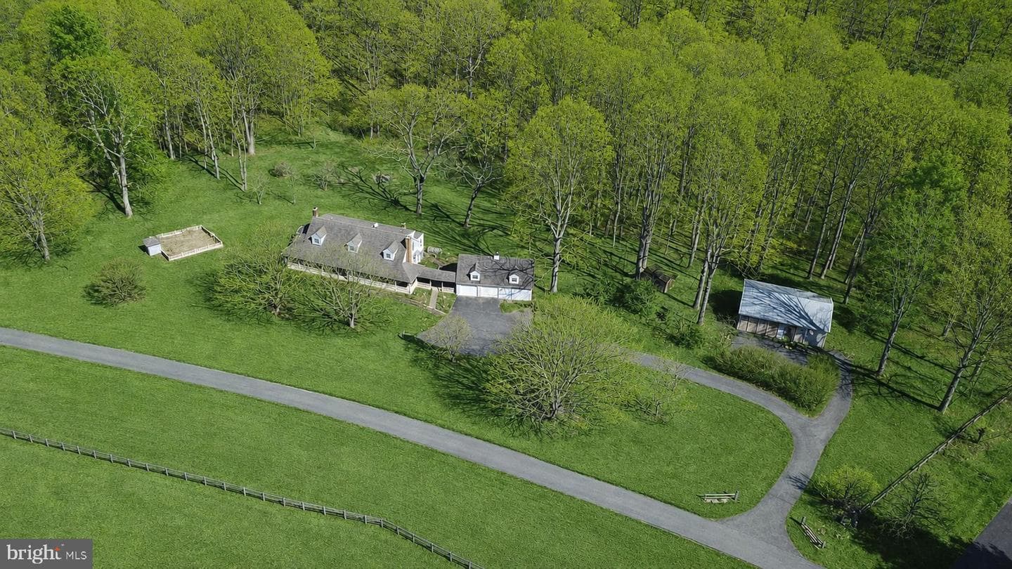 2712 Crystal Lane photo 3