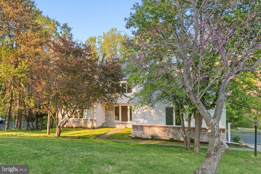311 Rolling Knoll Drive photo 3