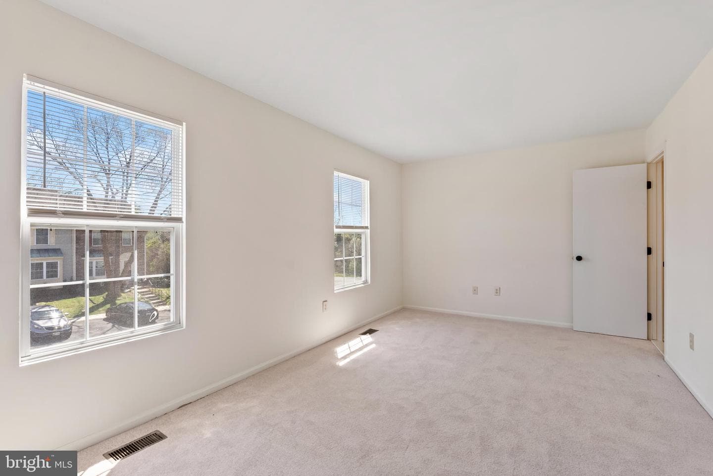 330 Fullerton Place photo 17