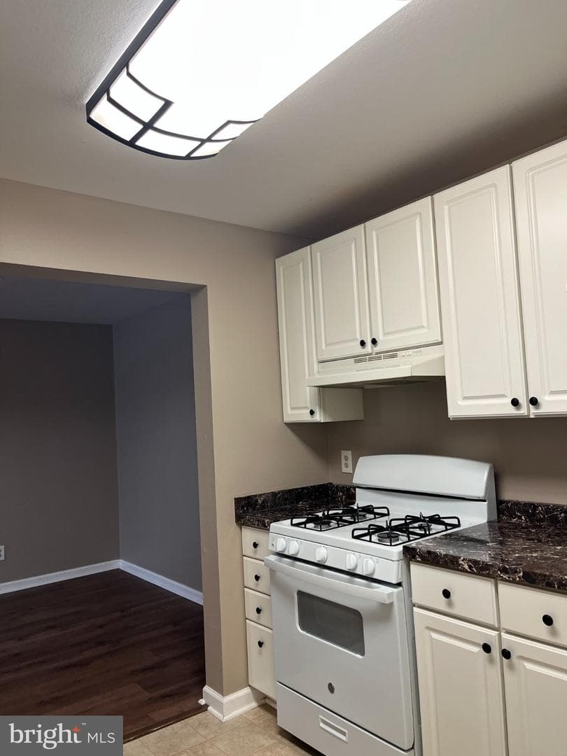 296 Canterbury Rd # 296-J photo 3
